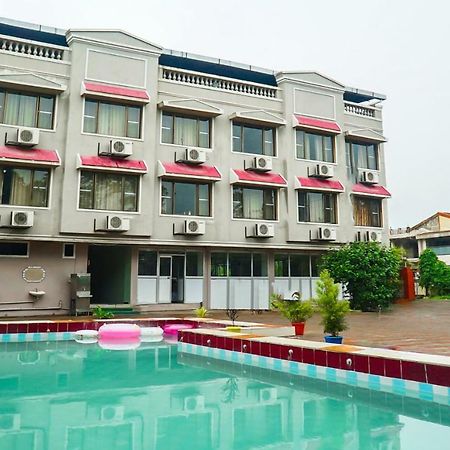 Mountview Resort & Spa 罗纳瓦拉 外观 照片